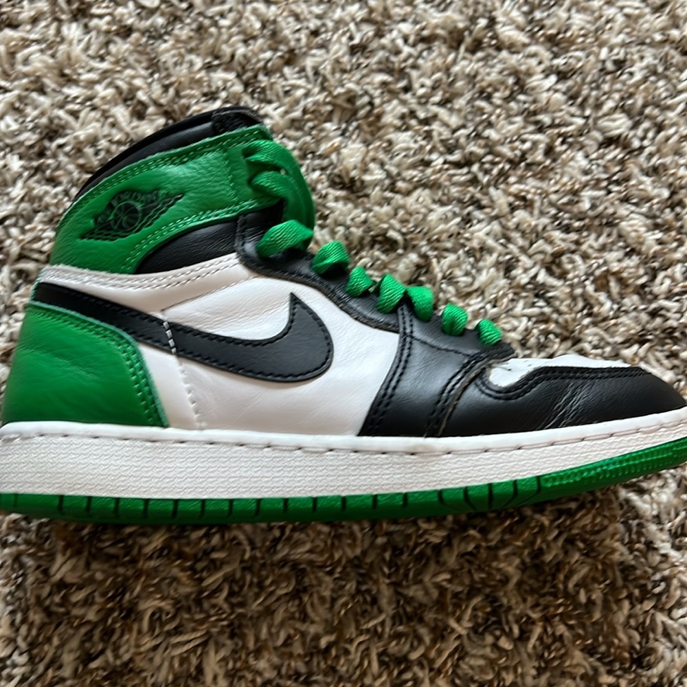 Nike Air Jordan High OG Lucky Green GS 4Y FD1437-031 - Picture 4 of 5